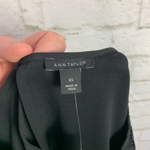 Ann Taylor Black Scalloped Lace Scoop Neck Top NWT - Picture 4 of 6